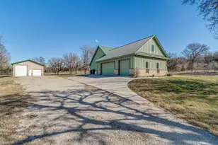 1079 Mountain Bluebird Ct, Graford, TX 76449 - Photo 4