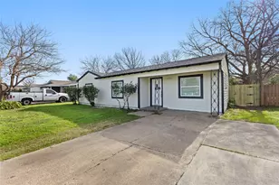 2502 Helmet St, Irving, TX 75060 - Photo 2