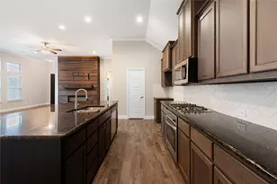 920 10th St, Argyle, TX 76226 - Photo 10