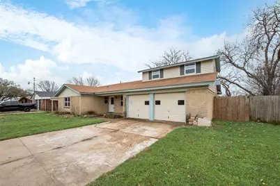 725 Meadowlark Circle, Crowley, TX 76036 - Photo 2