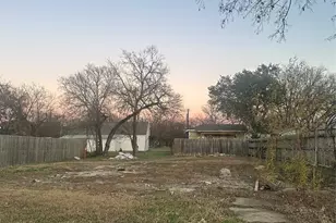 606 Mill St, Gainesville, TX 76240 - Photo 1