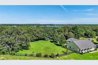 122 Comanche Drive, Lake Kiowa, TX 76240 - Photo 2