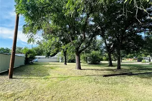 311 S Melwood St, Winters, TX 79567 - Photo 32