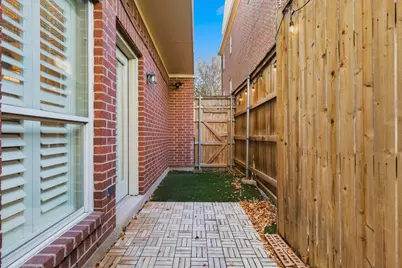 2615 Colby Street #B, Dallas, TX 75204 - Photo 32