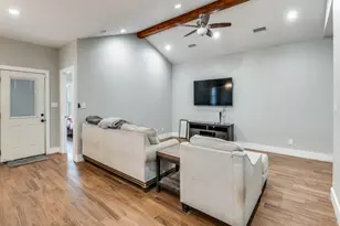 908 E Decatur St, Ennis, TX 75119 - Photo 4