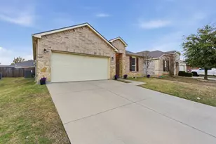 5824 Mirror Ridge Dr, Fort Worth, TX 76179 - Photo 4