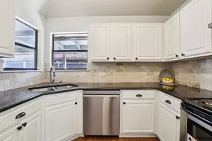 1517 Brookwood Dr, Grapevine, TX 76051 - Photo 12