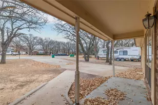 499 Oakwood Dr, Eastland, TX 76448 - Photo 4