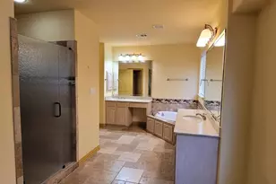 8706 Lohr Valley Rd, Irving, TX 75063 - Photo 8