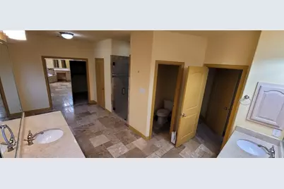 8706 Lohr Valley Road, Irving, TX 75063 - Photo 10