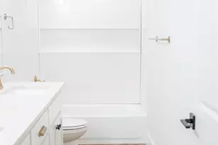 907 E 10th St, Bonham, TX 75418 - Photo 16