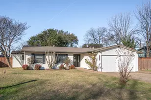8715 Kingspoint Dr, Dallas, TX 75238 - Photo 2
