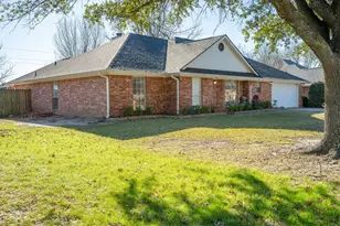 1311 Tiffany Ln, Commerce, TX 75428 - Photo 2