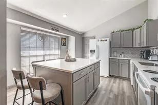 7021 Newberry Ct E, Fort Worth, TX 76120 - Photo 4