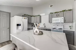 7021 Newberry Ct E, Fort Worth, TX 76120 - Photo 6