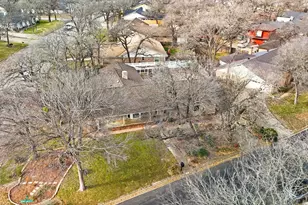 2825 Winterhaven Dr, Hurst, TX 76054 - Photo 36