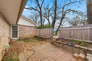 2825 Winterhaven Dr, Hurst, TX 76054 - Photo 34