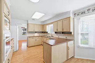 2825 Winterhaven Dr, Hurst, TX 76054 - Photo 14