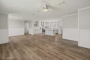 915 Arkansas River Dr, Granbury, TX 76048 - Photo 6