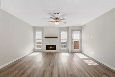 7429 Kingswood Drive, Fort Worth, TX 76133 - Photo 4