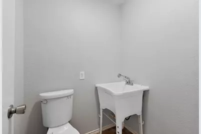 535 W Crossland Boulevard, Grand Prairie, TX 75052 - Photo 32