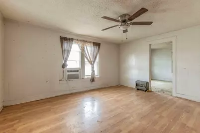 316 E Warren Street, Hewitt, TX 76643 - Photo 2