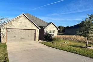 4904 Terlingua Dr, Granbury, TX 76048 - Photo 2