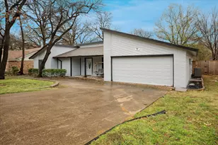 2829 Southridge Dr, Grapevine, TX 76051 - Photo 2