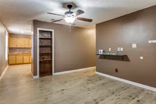 616 Black Hills Dr, Burleson, TX 76028 - Photo 4