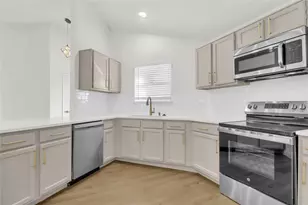 403 Kalmia Dr, Arlington, TX 76018 - Photo 12