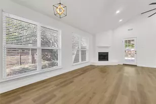 403 Kalmia Dr, Arlington, TX 76018 - Photo 10