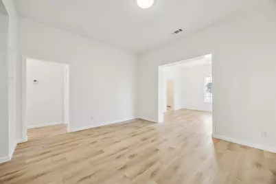 915 Centre Street, Dallas, TX 75208 - Photo 10