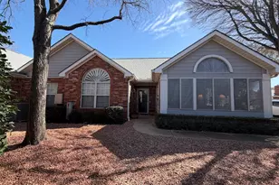 1023 Bridges Dr, Arlington, TX 76012 - Photo 4