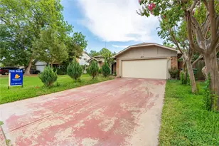 2422 Sword Dr, Garland, TX 75044 - Photo 2