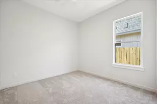 1629 E Tucker St, Fort Worth, TX 76104 - Photo 12