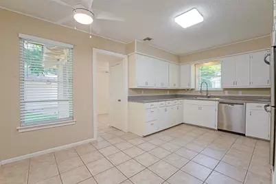 6530 Danbury Lane, Dallas, TX 75214 - Photo 12