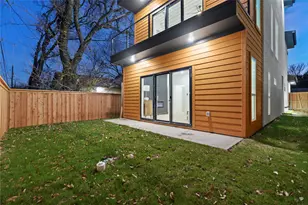 923 Walkway St, Dallas, TX 75212 - Photo 32