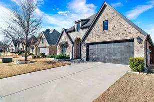 917 Queens Lk Trl, McKinney, TX 75071 - Photo 2