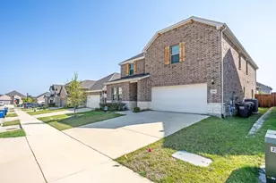 2436 Yosemite Wy, Corinth, TX 76210 - Photo 2
