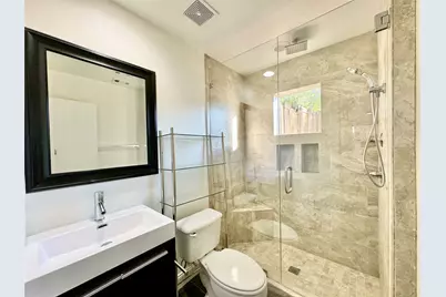 4214 Swiss Avenue #L, Dallas, TX 75204 - Photo 12