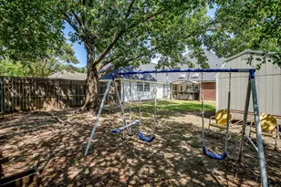 803 Williamsburg Dr, Ennis, TX 75119 - Photo 32