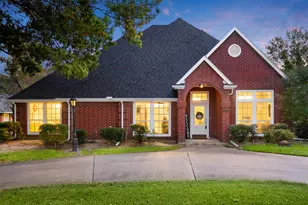 803 Williamsburg Dr, Ennis, TX 75119 - Photo 2