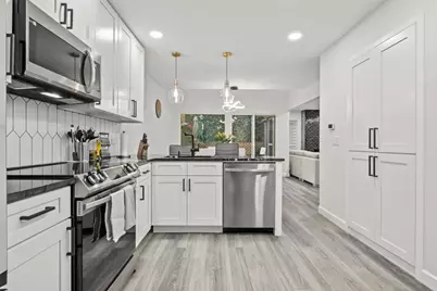 1916 Shorewood Drive, Grapevine, TX 76051 - Photo 12