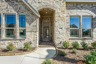 208 Oakcrest Dr, Justin, TX 76247 - Photo 4