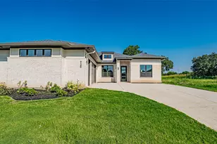 925 Bandon Dunes Dr, Fort Worth, TX 76028 - Photo 2