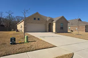 213 Post Oak St, Azle, TX 76020 - Photo 2