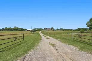 643 Co Rd 2992, Windom, TX 75492 - Photo 40