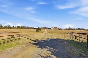 643 Co Rd 2992, Windom, TX 75492 - Photo 40