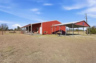 643 Co Rd 2992, Windom, TX 75492 - Photo 14