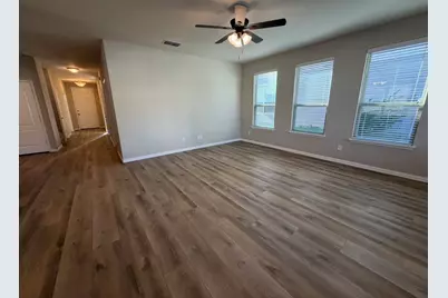 725 Hartsfield, Aubrey, TX 76227 - Photo 4